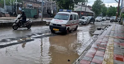 rains  and srinagar roads