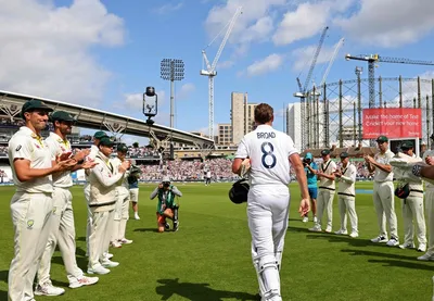 ashes 2023   retiring stuart broad receives guard of honour while coming out to bat for last time