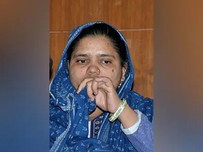 bilkis bano case  sc quashes gujarat govt s remission order of 11 convicts  asks them to surrender