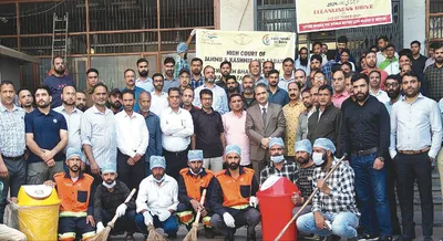 high court celebrates swachh bharat divas at srinagar wing