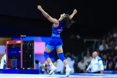 vinesh phogat disqualified from women’s 50kg wrestling