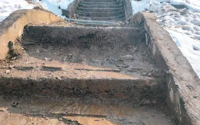 students find hard to reach handwara school as authorities fail to repair stairs