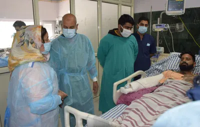 sakeena itoo visits skims to take stock of well being of injured civilians of gagangeer attack