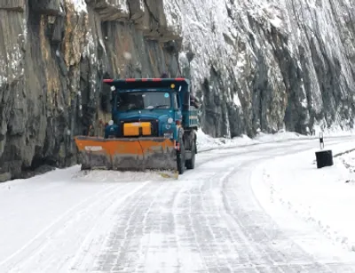 sonamarg  zojila adorned in snowfall  sgr leh nh closed