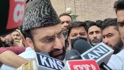 mirwaiz says barred from offering prayers at jamia masjid  to challenge detention in court