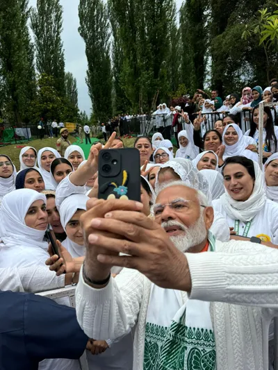 in pictures  pm modi leads yoga session at skicc in srinagar on international yoga day  clicks pictures with practitioners