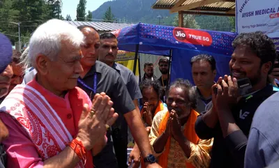 lt governor visits nunwan  chandanwari base camps to review arrangements