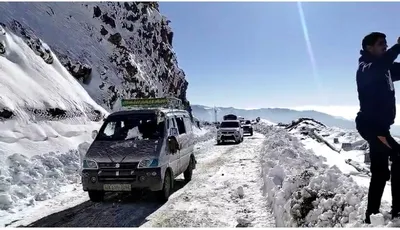 mughal road reopens for one way traffic after three days