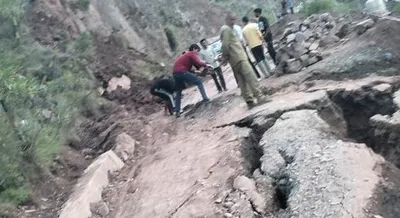 land sinking creates panic in kangan