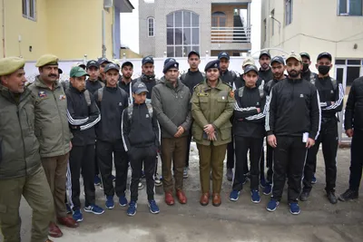 police flag off bharat darshan tour for students in sopore
