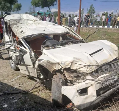 4 die  3 injured in kulgam accident