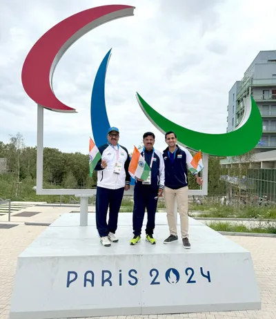 arhan bagati cheers for team india at paris 2024 paralympics