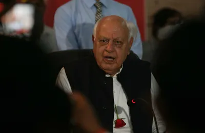 dr farooq abdullah offers condolences to sajjad shaheen