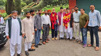 dr farooq abdullah welcomes bjp leader into nc