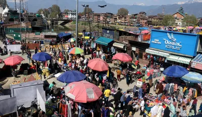 kashmir traders oppose weekly ‘close day’ order  call for collaborative approach