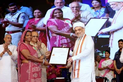 home minister distributes citizenship certificates to 188 refugees in ahmadabad