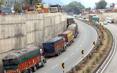 traffic halted on srinagar jammu highway after multiple vehicles collide in ramban