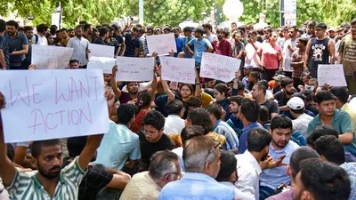 students hold protest against coaching centres