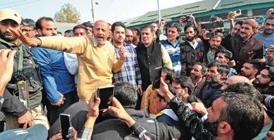 er rashid leads protest over restoration of darbar move