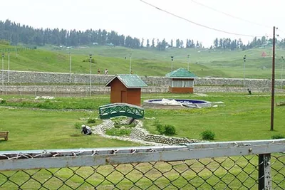 ceo gulmarg convenes meeting to set up prepaid counters  fix cab rates