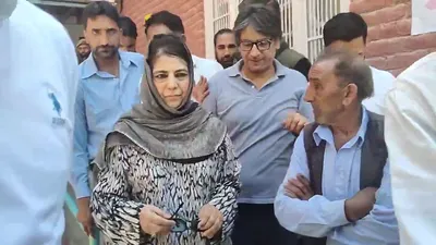 pdp president mehbooba mufti ends protest  casts her vote in anantnag