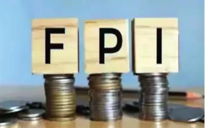 fpis sell equity worth rs 32 684 crore  invest rs 11 483 crore via primary market