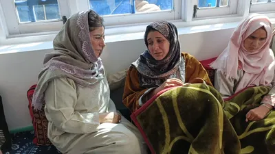 tangmarg  mehbooba visits family of cop  demands govt job to next of kin