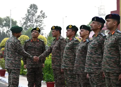 northern army commander visits dah division