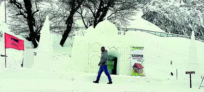 sculptors carve taj mahal replica out of sonamarg snow