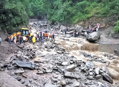 mother  2 children washed away in flash floods