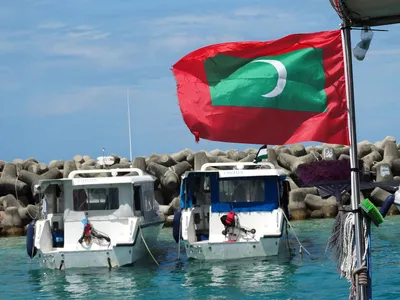 maldives  between china and india