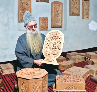 carving destiny   from poverty to prestige  kashmir s woodcarver carves a path to padma recognition