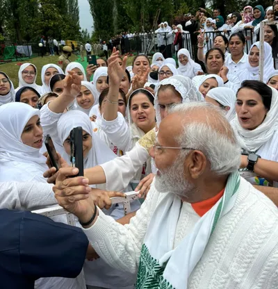 kashmir selfie with pm  trends on x