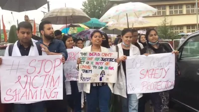 doctors  medical students at gmc srinagar protest against brutal rape and murder of kolkata doctor