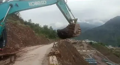 mudslide forces closure of srinagar jammu national highway