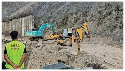 heavy rains trigger mud  landslide on srinagar jammu nh