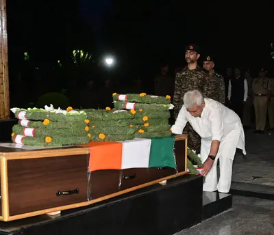 lg lays wreath  pays homage to soldiers