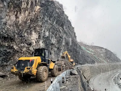 srinagar jammu national highway shut for 14 hours to carry out repairs