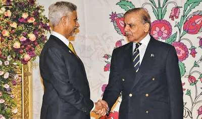 jaishankar shakes hands with pakistan pm at sco welcome dinner