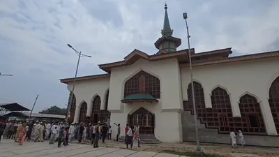 thousands offer special prayers to seek an end to dry spell in kashmir