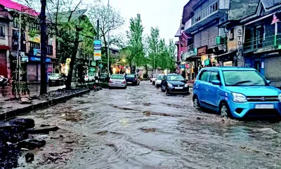 heavy rains  defunct drains inundate srinagar roads