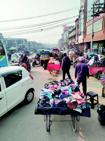 encroachment of roads by vendors leads to traffic jams in srinagar