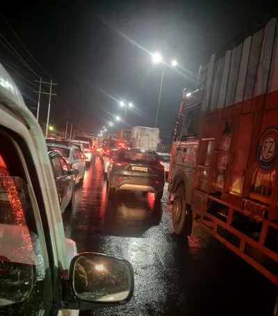 commuters face tough time due to massive traffic jam from sanat nagar to tengpora bypass