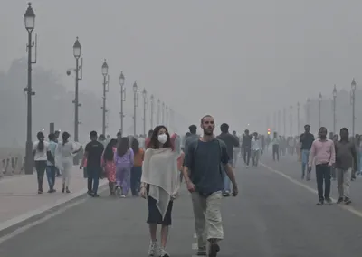 delhi chokes under ‘severe plus’ air quality amid dense fog