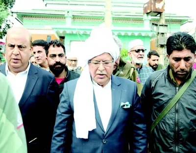 ghulam nabi azad visits nizamuddin shrine