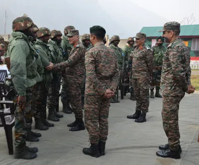 j k  chinar corps cdr compliments troopers for foiling infiltration bid in uri