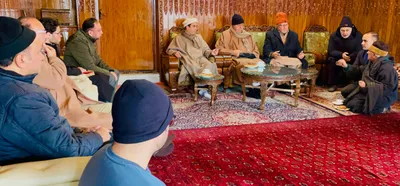 dr farooq abdullah offers condolences to bereaved family of hamdanis