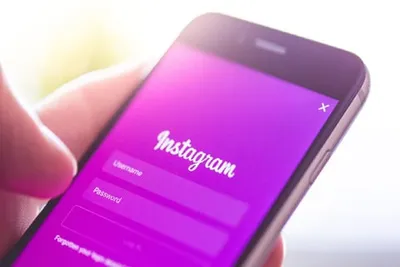 instagram s new feature lets friends to add photos to your posts