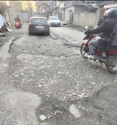 batapora residents decry dilapidated roads