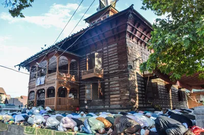 in pictures  ‘khoja digar’ observed  devotees throng shrine  attend special prayers